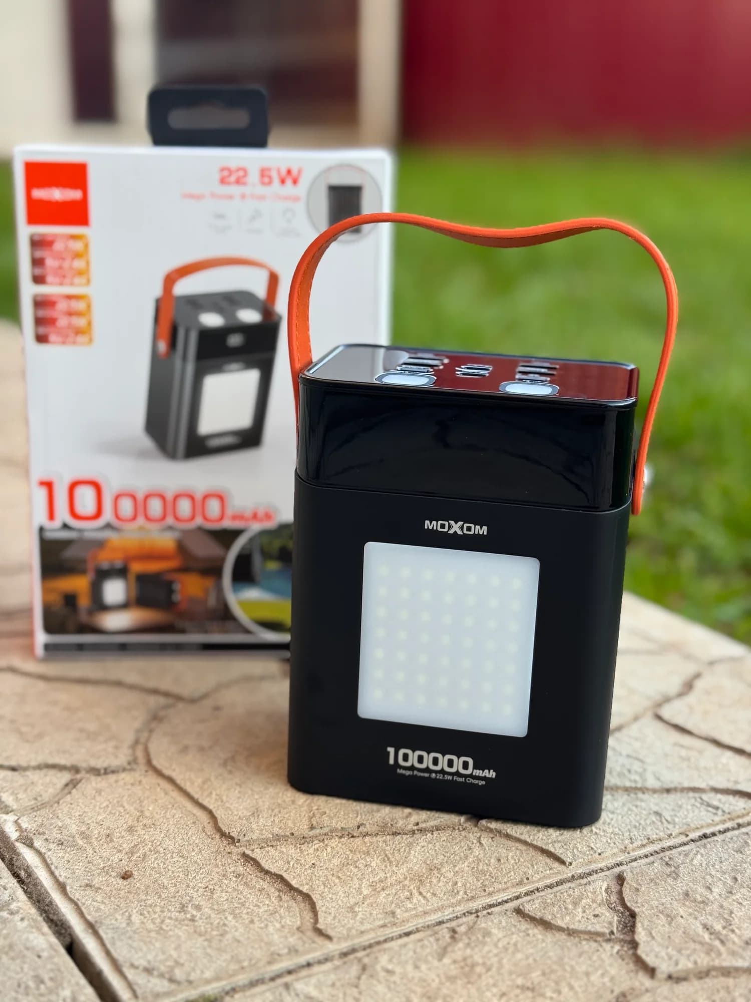 Повербанк MOXOM 100000 мАч 22.5W с фонарём и встроенными кабелями — фото 1
